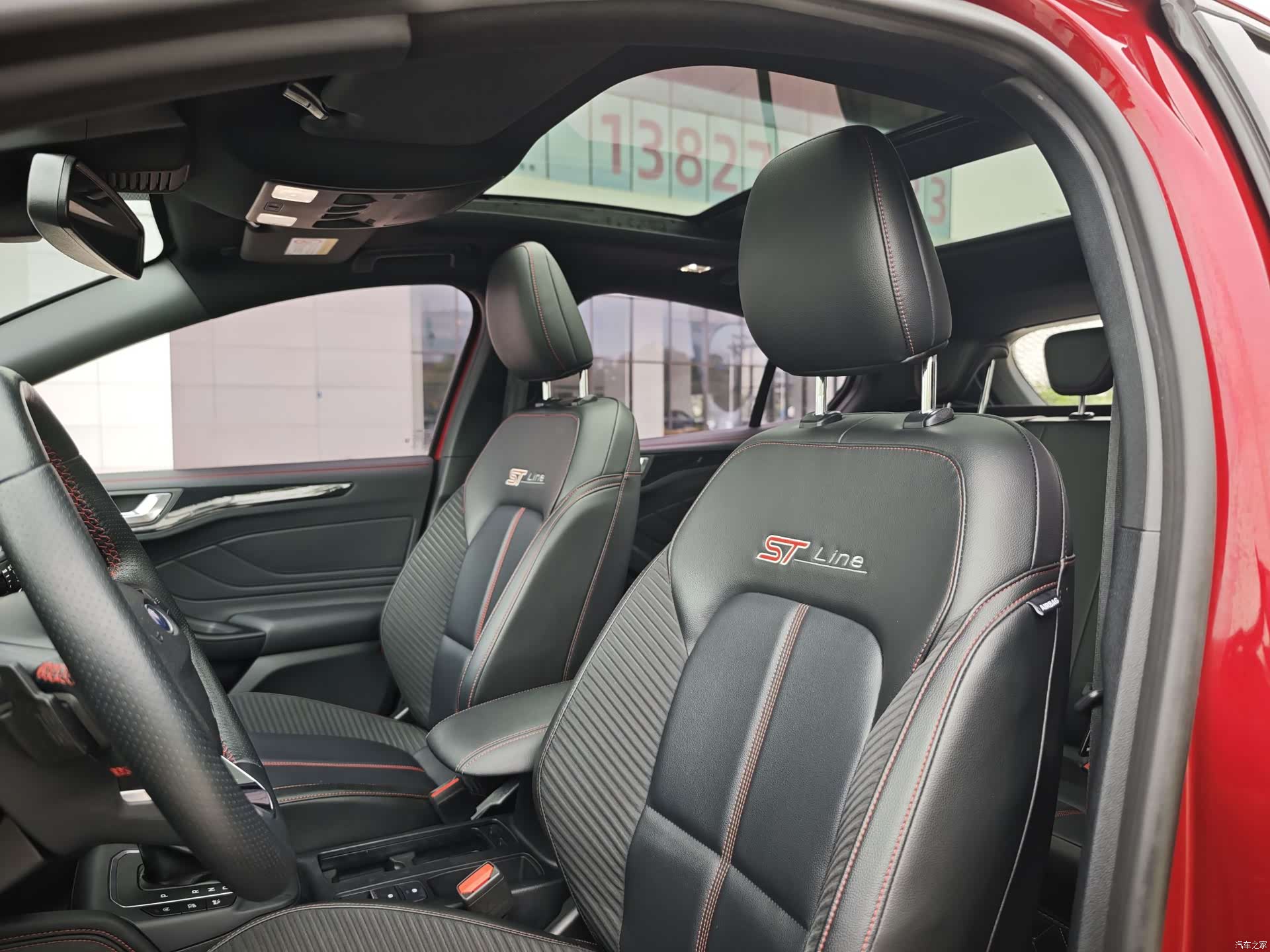 Ford Focus, 2022 12