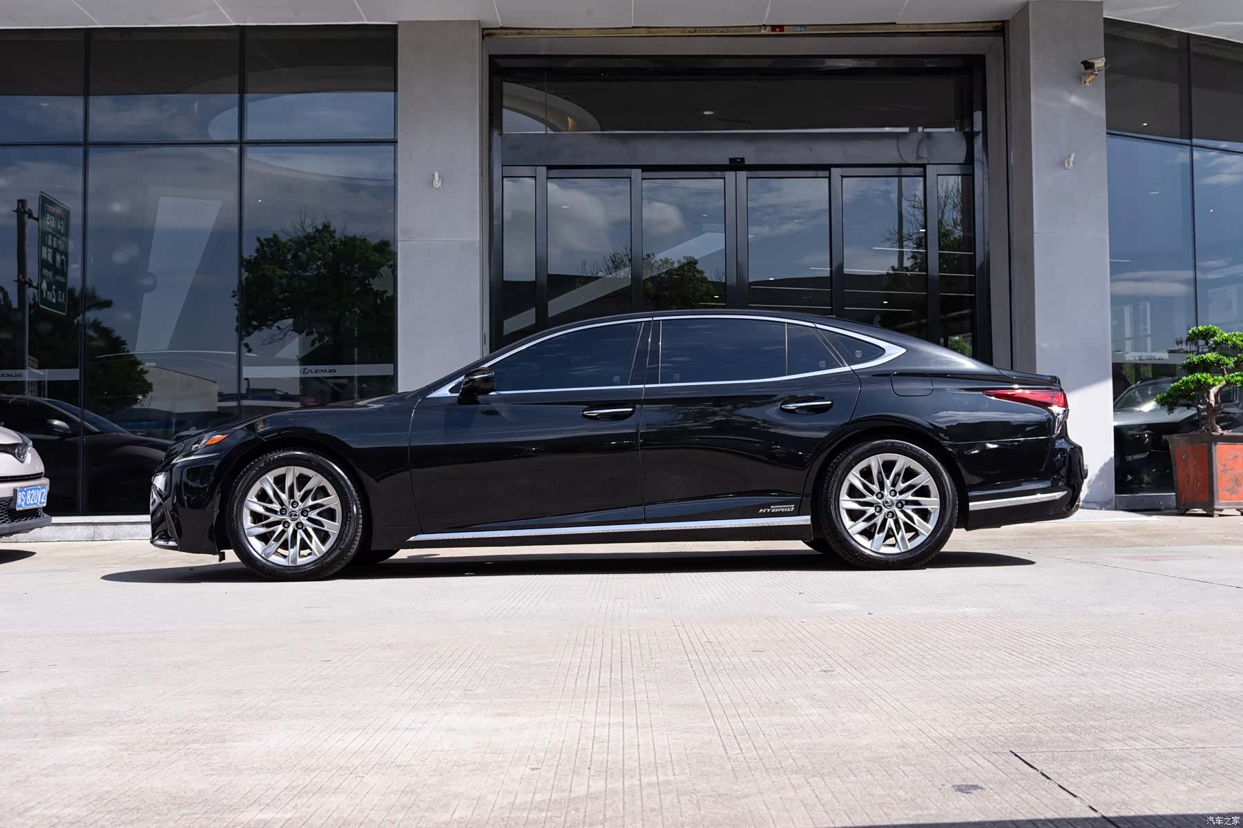Lexus LS, 2019 4