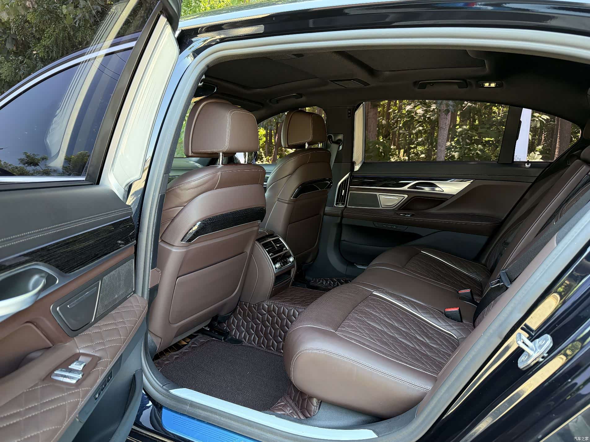 BMW 7 Series, 2020 все фото