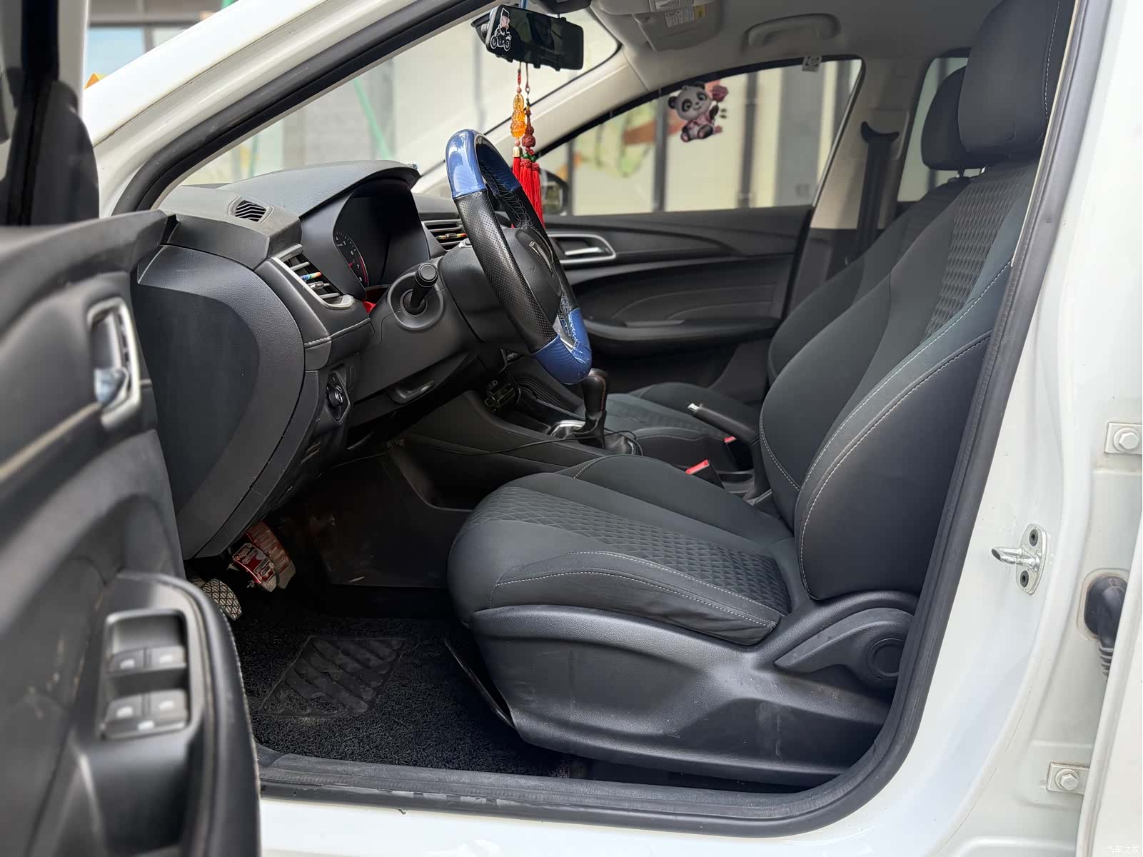 Roewe i5, 2019 8