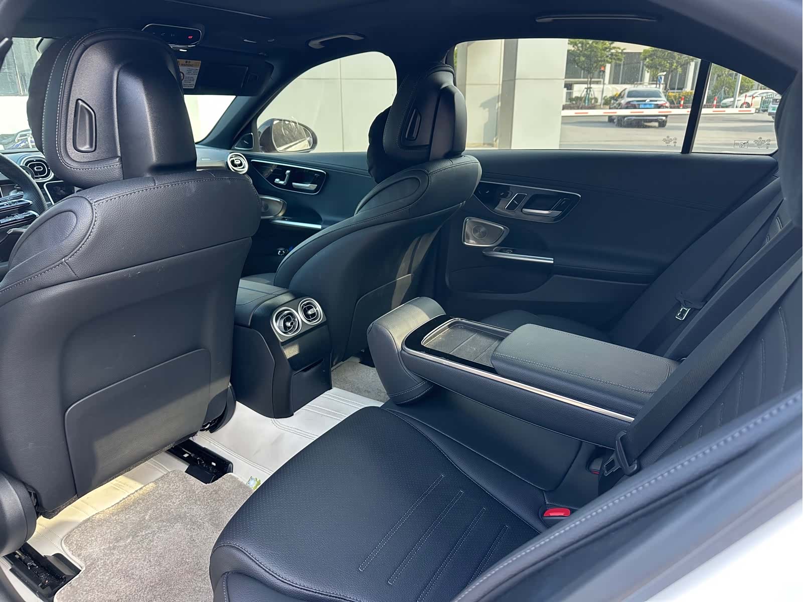 Mercedes-Benz C-Class, 2025 11