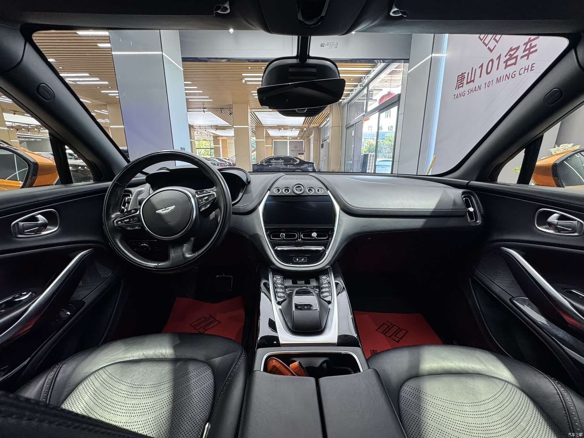 Aston Martin DBX, 2022 14