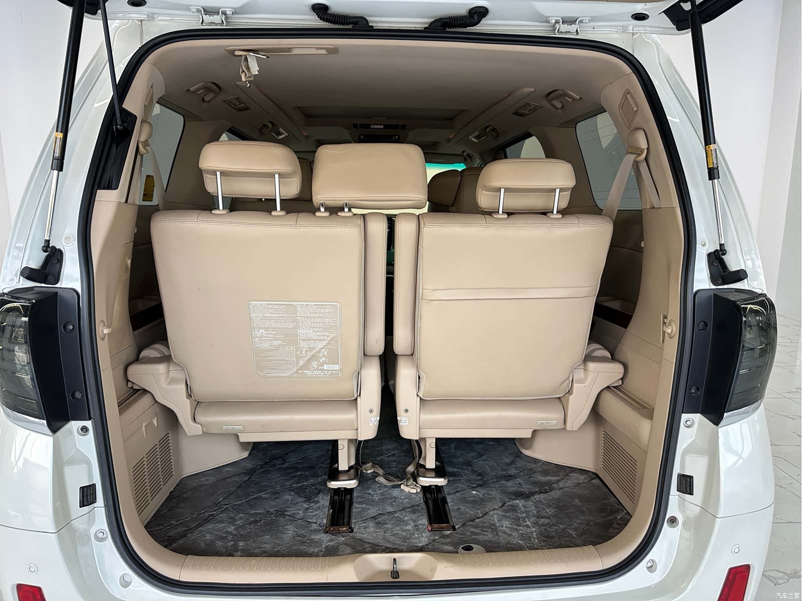 Toyota Alphard, 2012 24