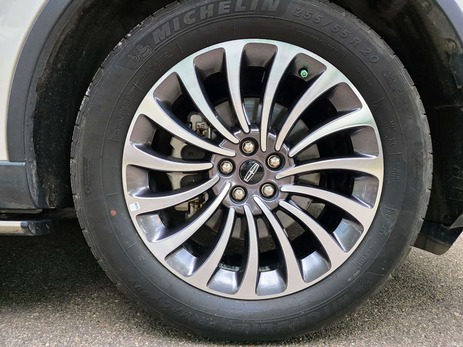 Lincoln Aviator, 2023 32