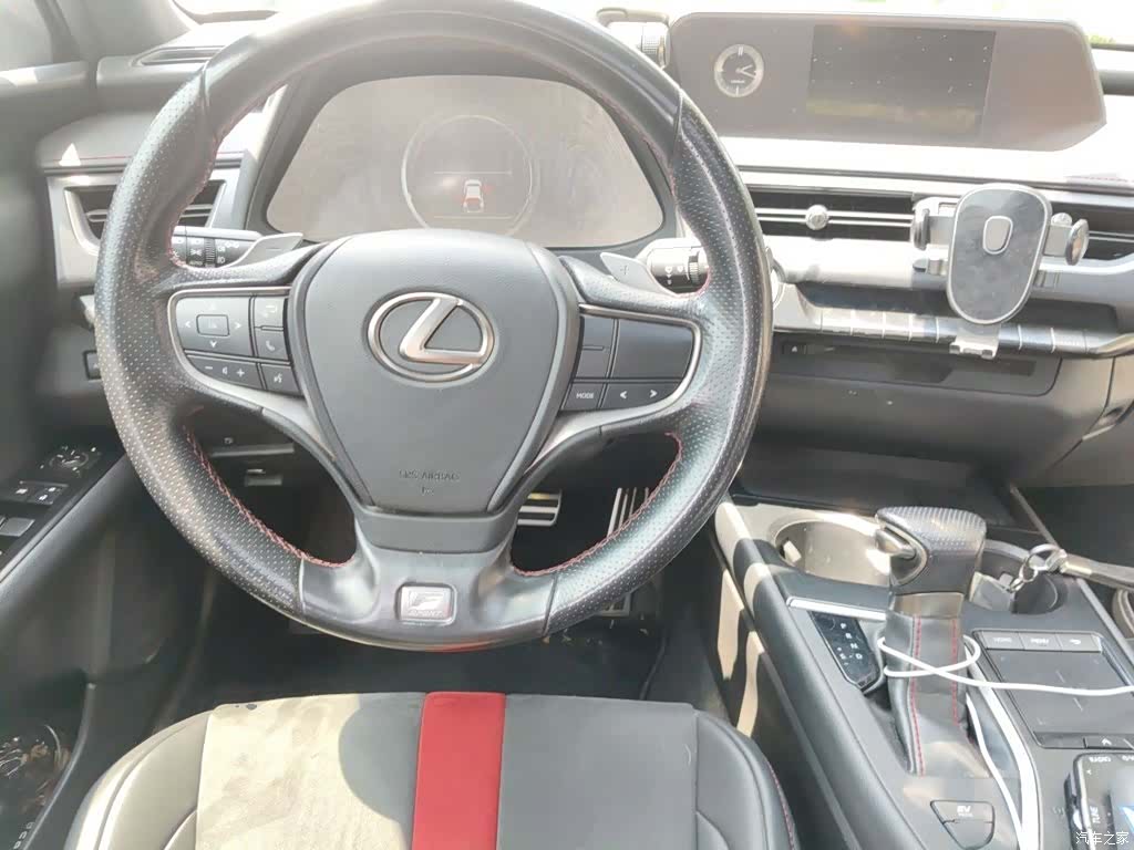 Lexus UX, 2019 11