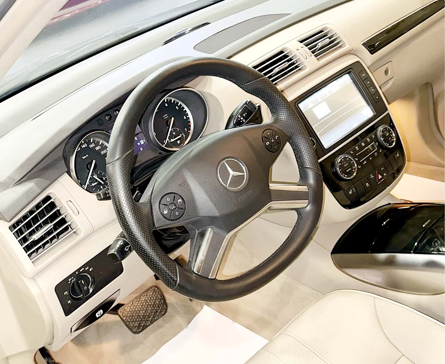 Mercedes-Benz R-Class, 2018 11