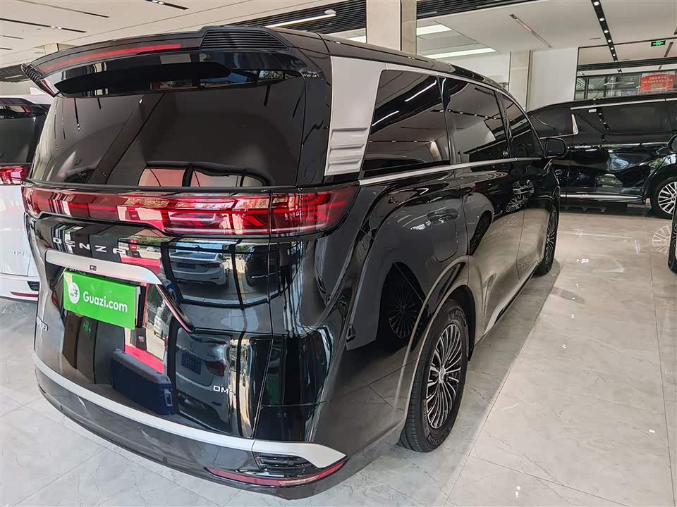 Denza D9 Denza D9
