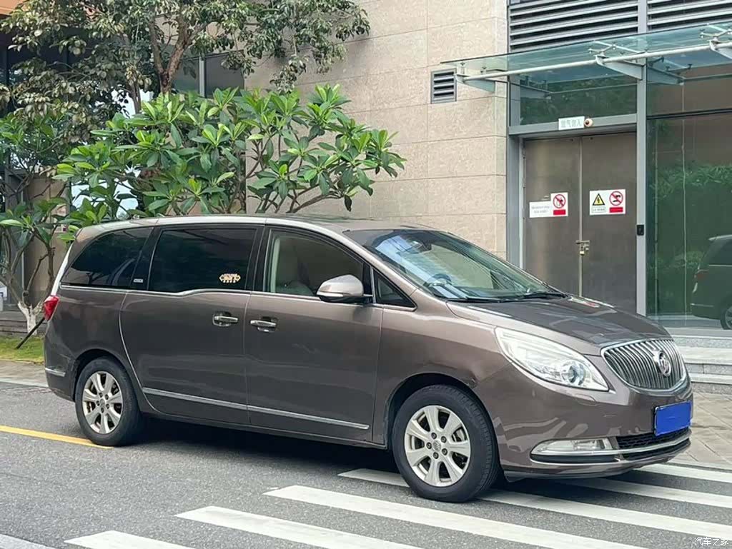 Buick GL8, 2014 3