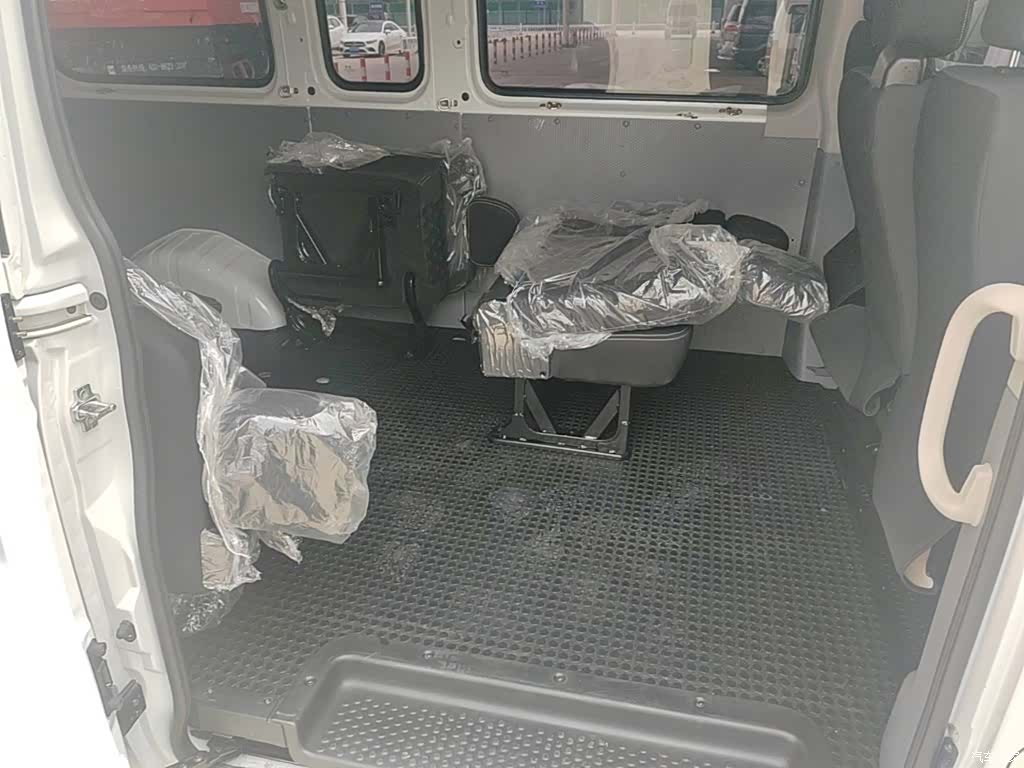 Maxus V80, 2025 17