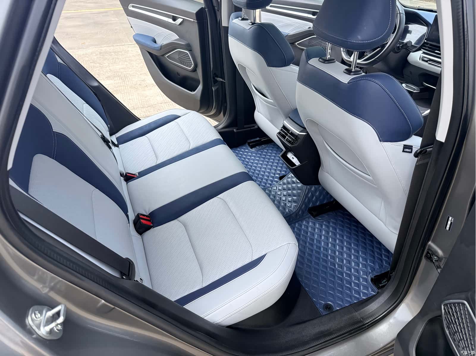 Geely Emgrand, 2021 14