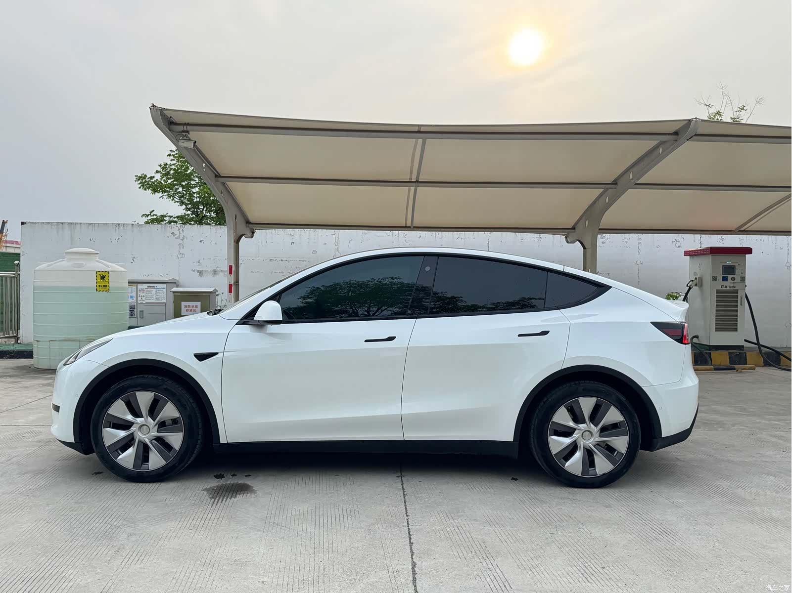 Tesla Model Y, 2022 все фото