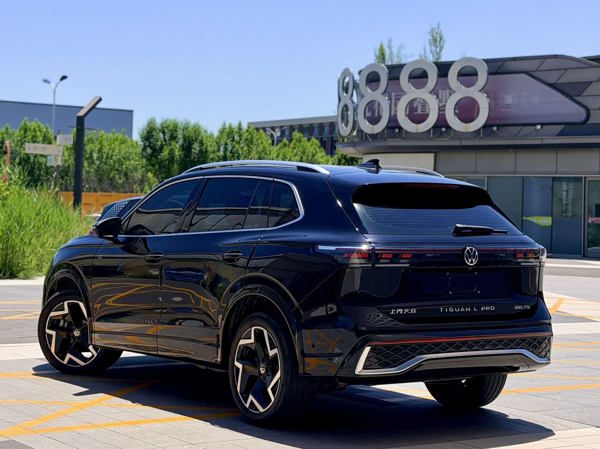 Volkswagen Tiguan L, 2026 4