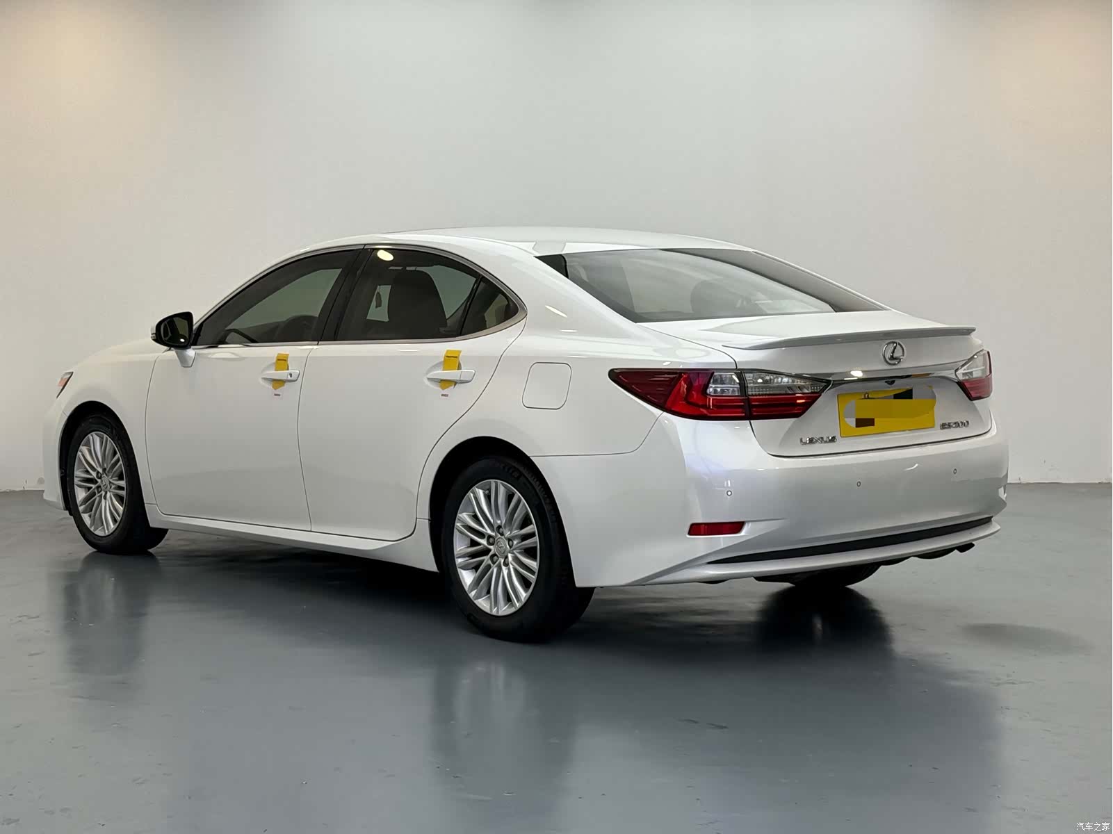 Lexus ES, 2015 4