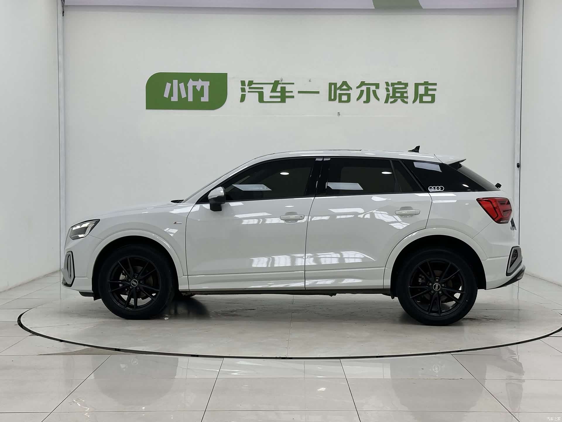 Audi Q2L, 2023 все фото