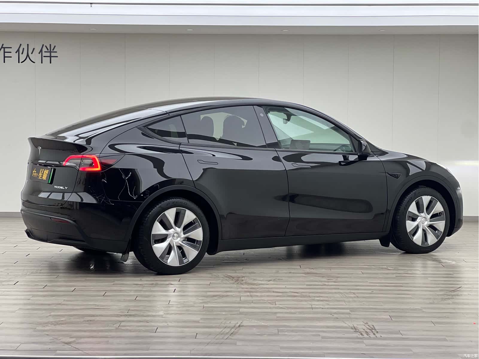 Tesla Model Y, 2023 4