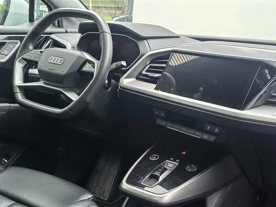 Audi Q4 e-tron 2025, фото 14