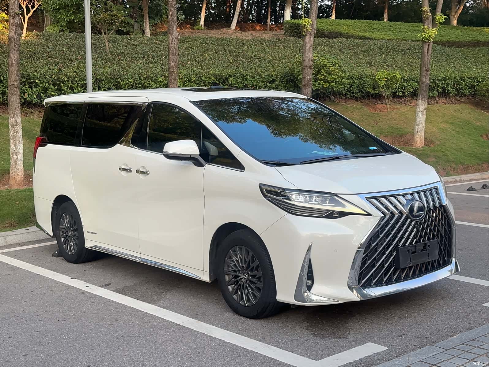 Lexus LM, 2021 2