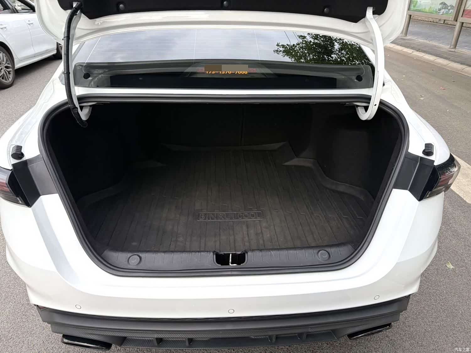 Geely Binray, 2022 13