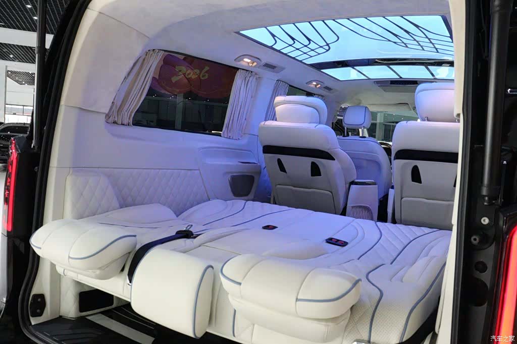 Mercedes-Benz 7, 2021 14