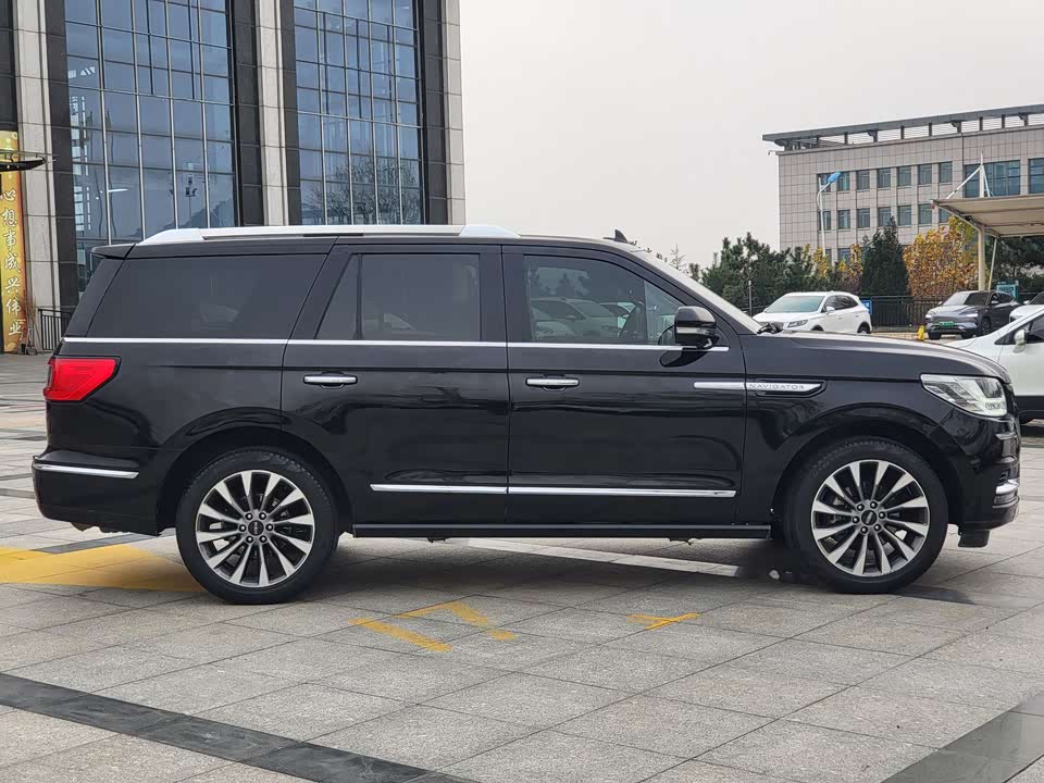 Lincoln Navigator