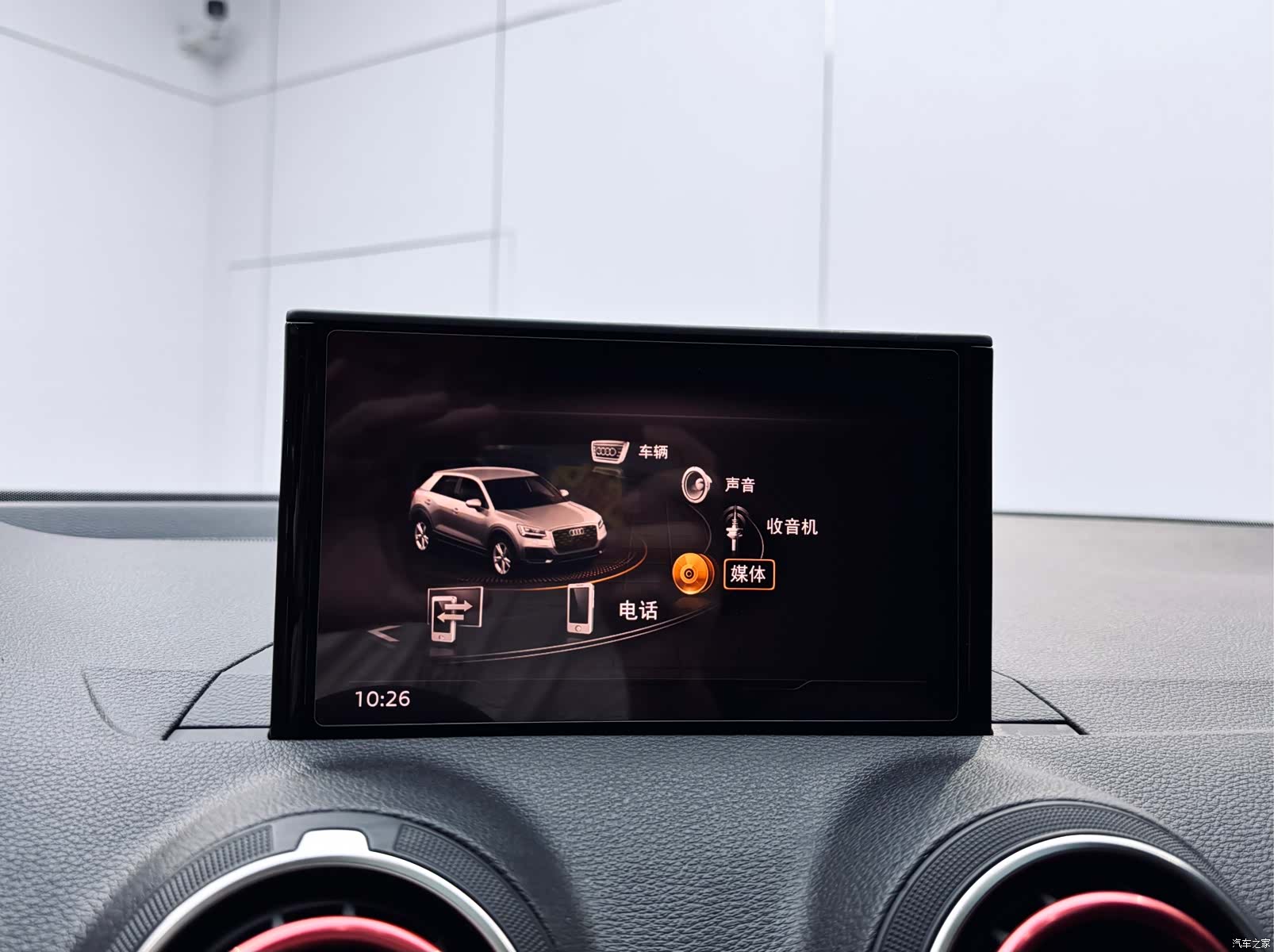 Audi Q2L, 2019 13