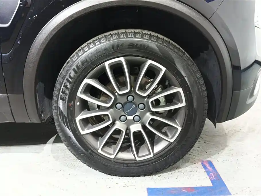 Lynk & Co 01