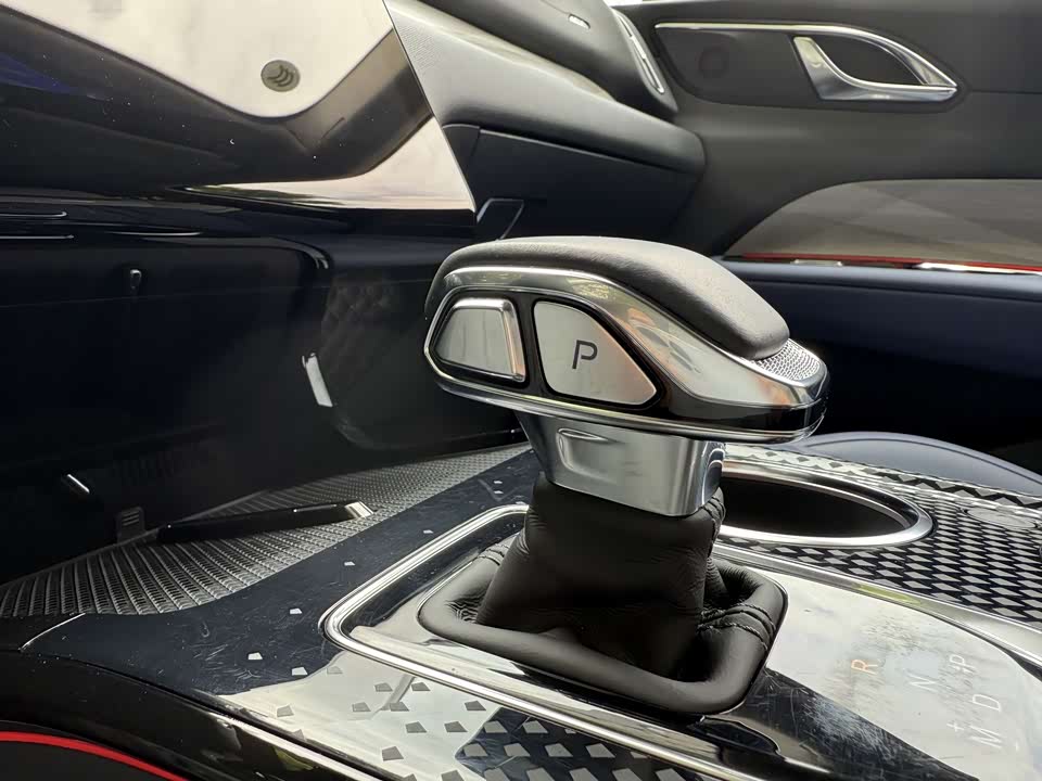 Hongqi HS3