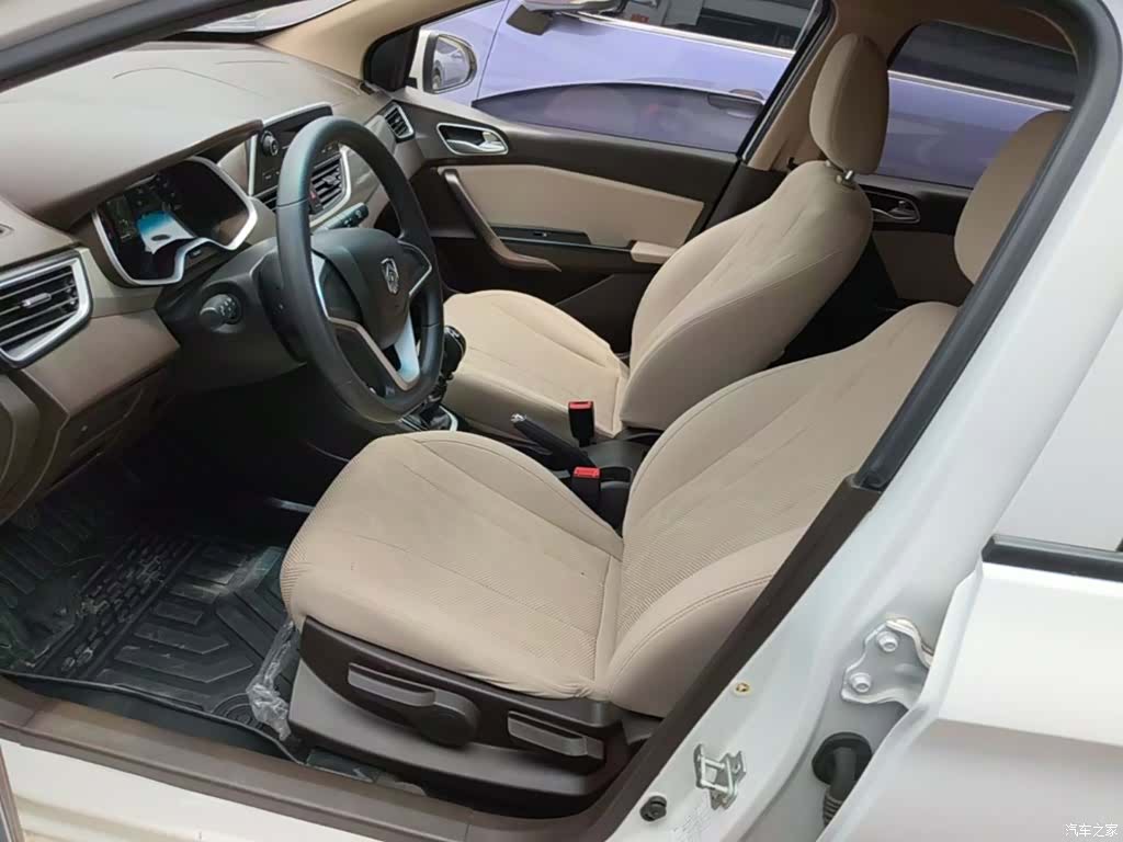 Wuling 310W, 2021 15