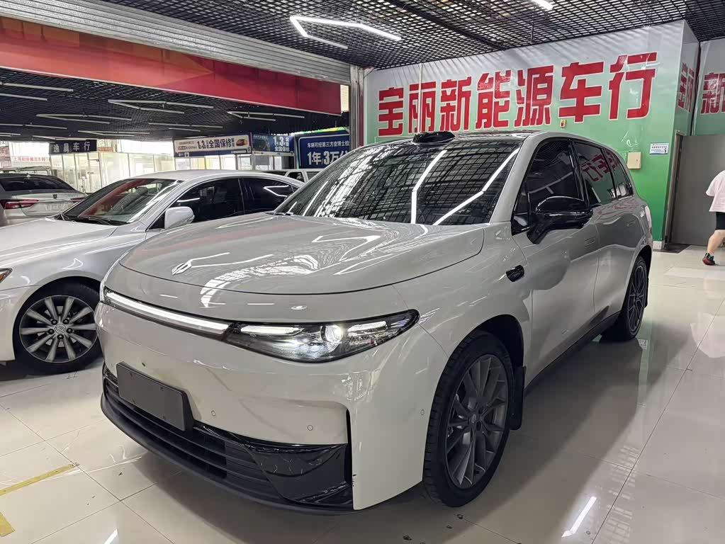 Leapmotor C10