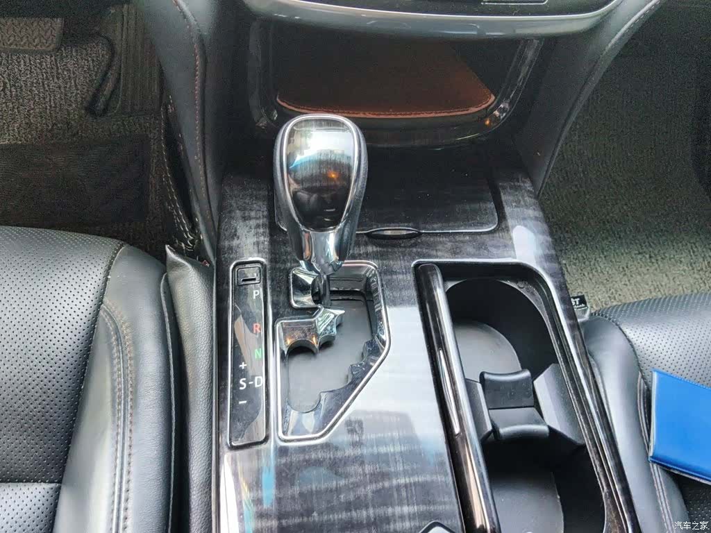 Toyota Crown, 2015 15