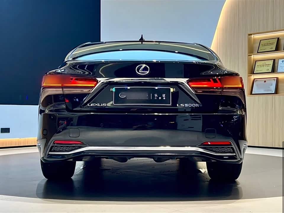 Lexus LS