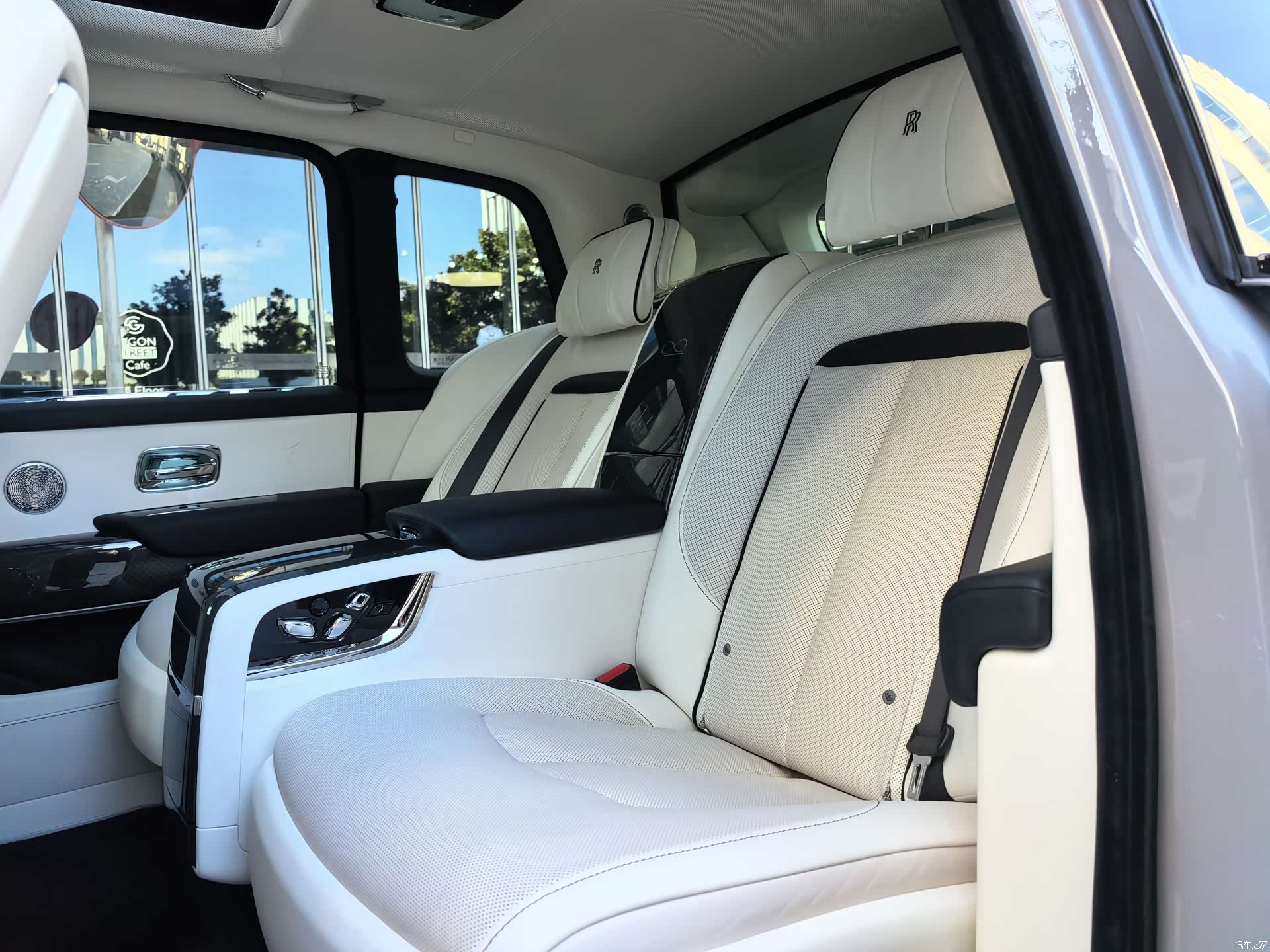 Rolls-Royce Cullinan, 2022 37
