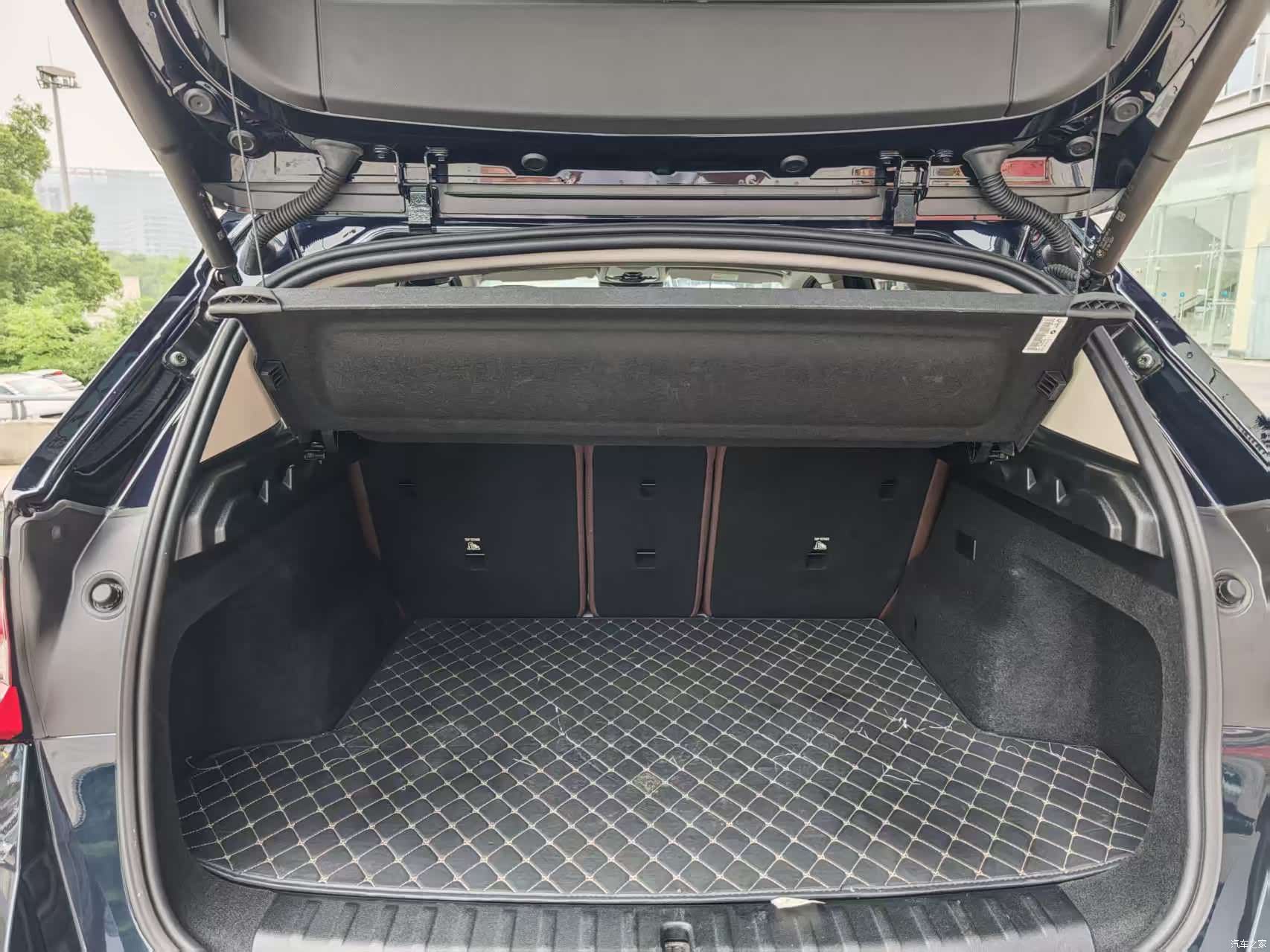 BMW iX1, 2025 11