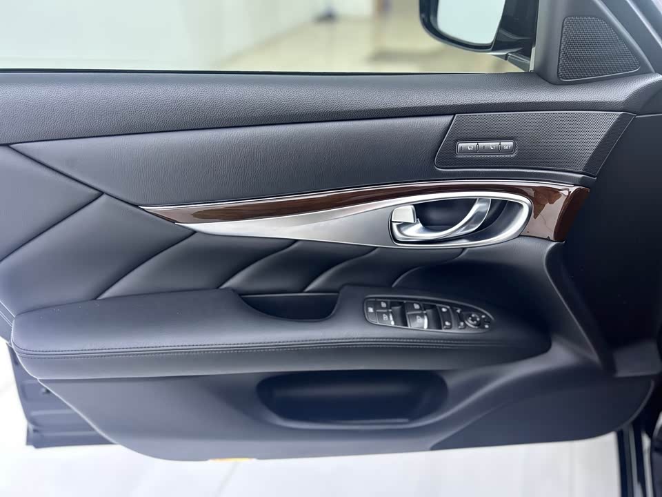 Infiniti Q70 Infiniti Q70