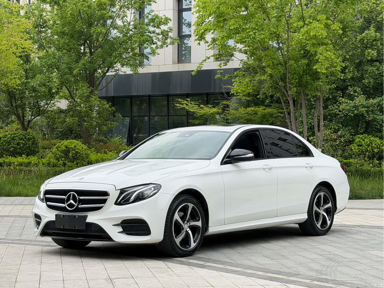 Mercedes-Benz E-Class, 2016 1