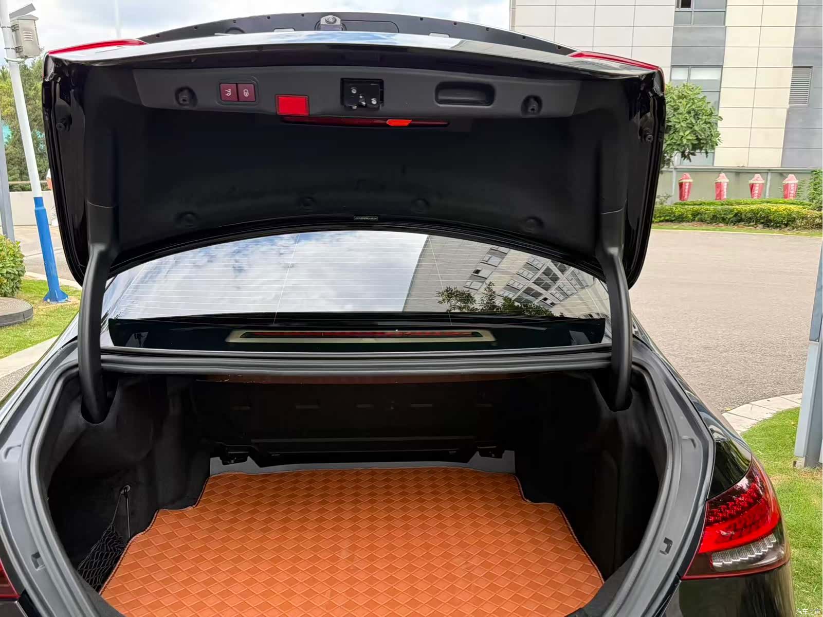 Mercedes-Benz E-Class, 2021 13