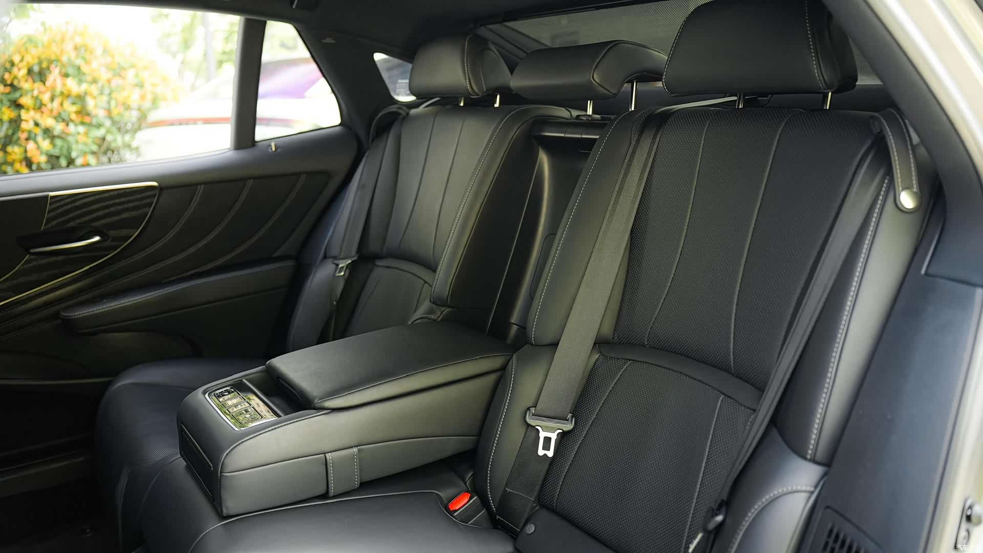 Lexus LS, 2021 13