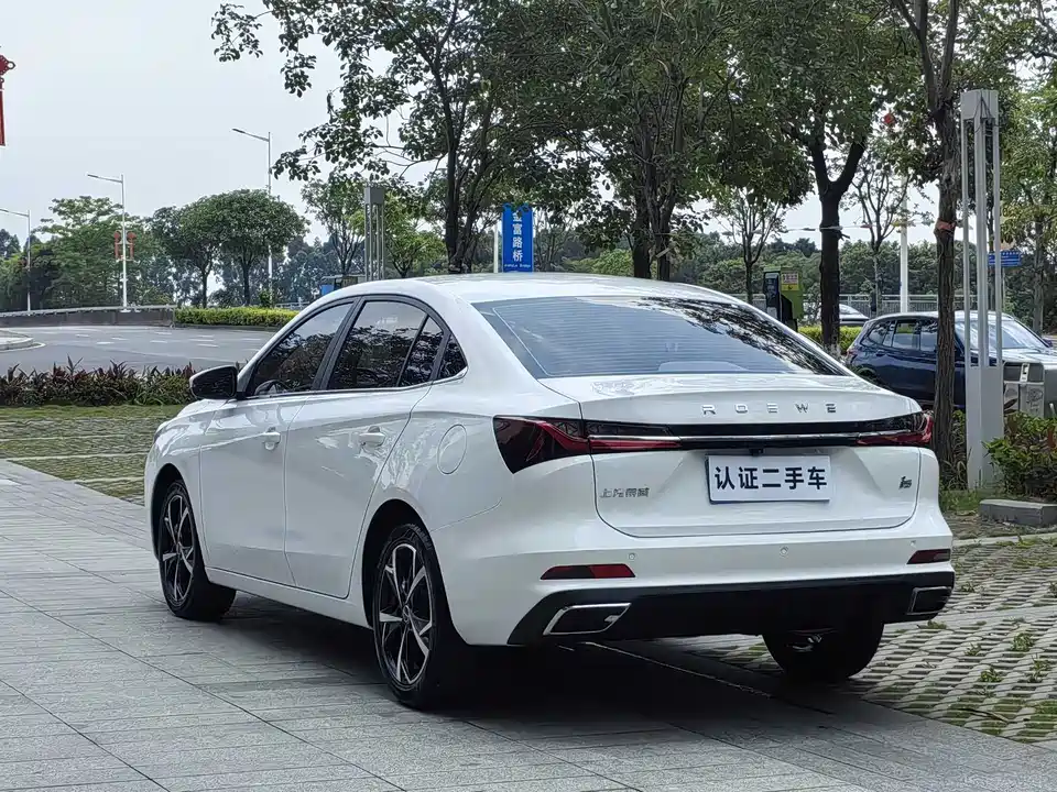 Roewe i5