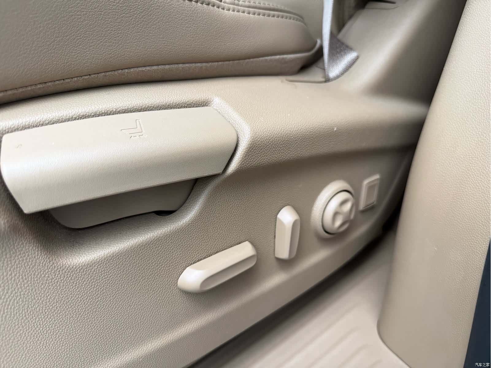 Buick GL8, 2017 22
