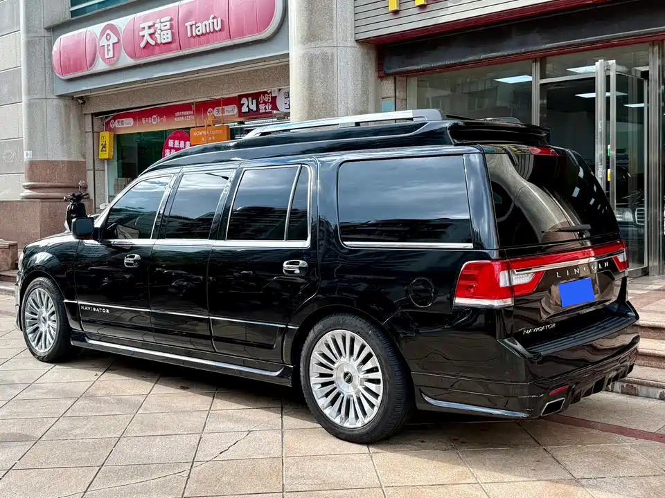 Lincoln Navigator