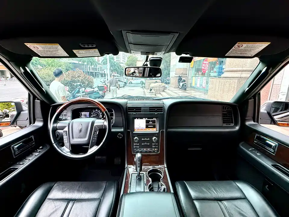 Lincoln Navigator