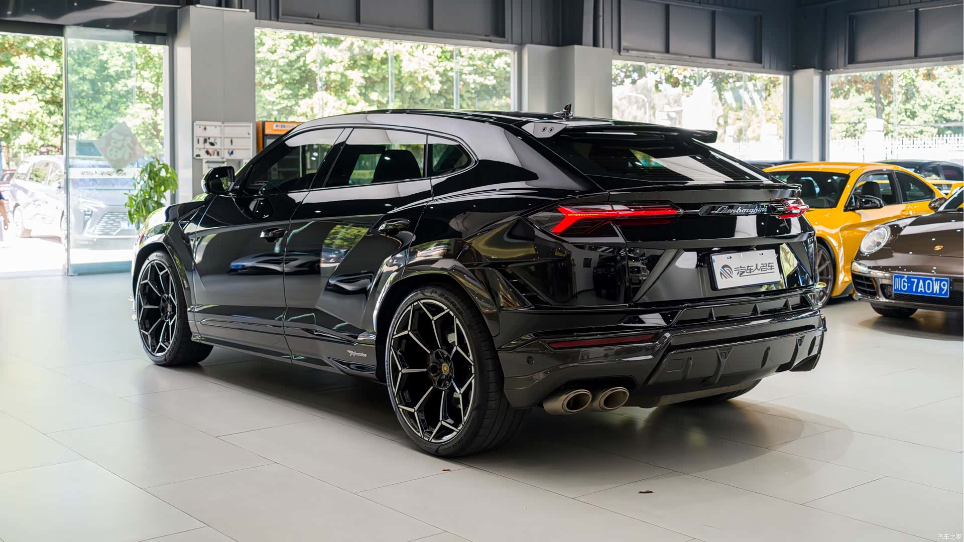 Lamborghini Urus, 2023 17