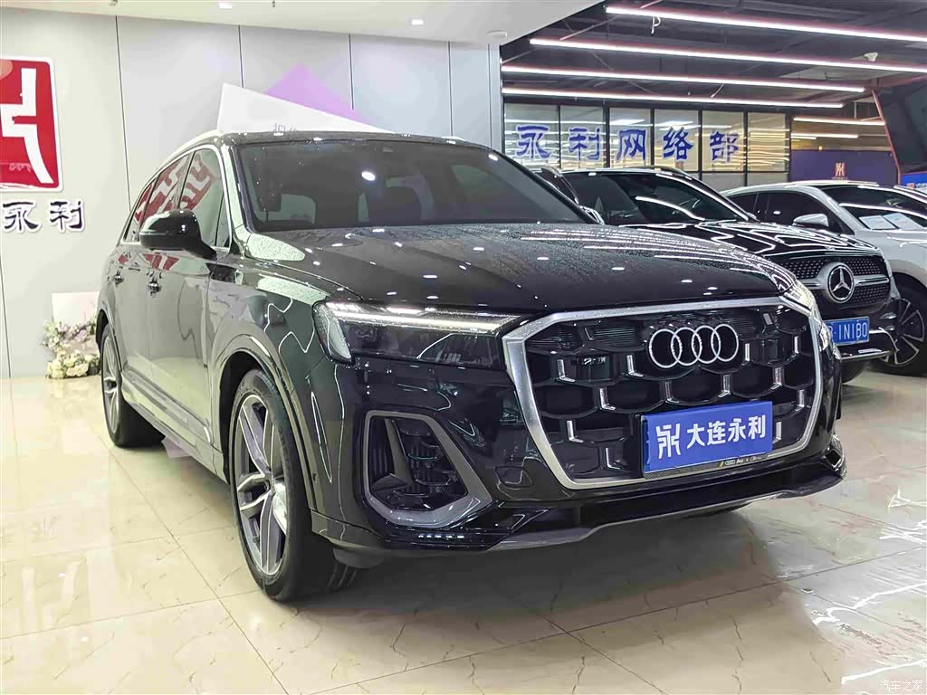 Audi Q7, 2025 3