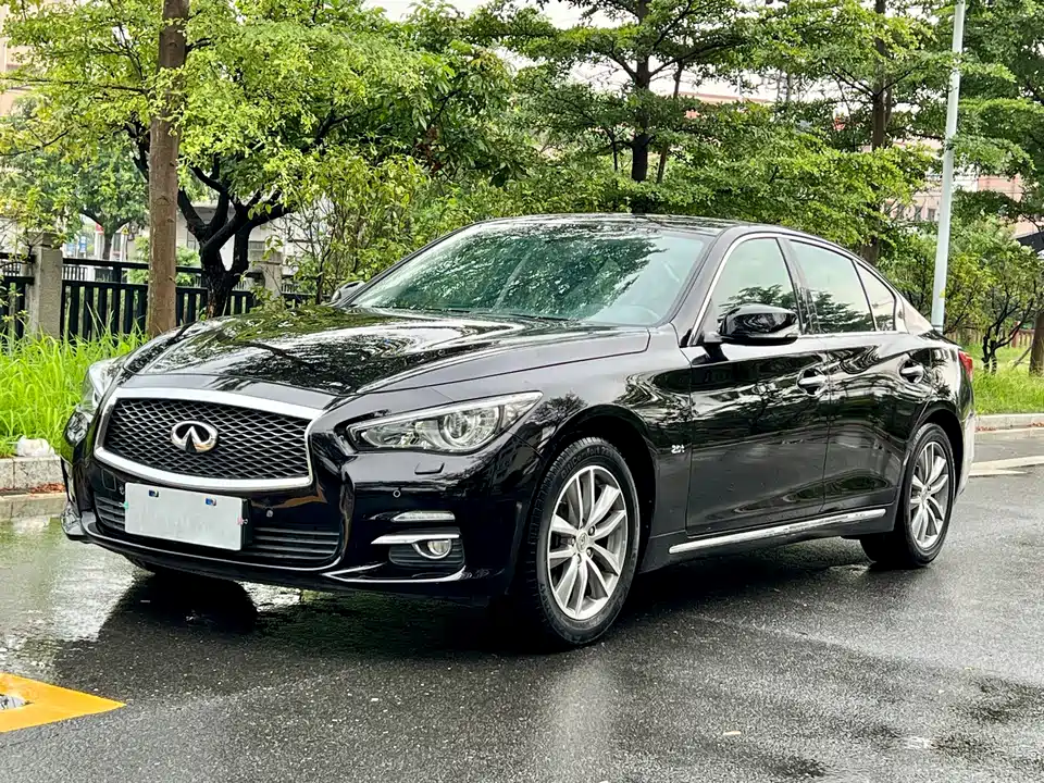 Infiniti Q50L