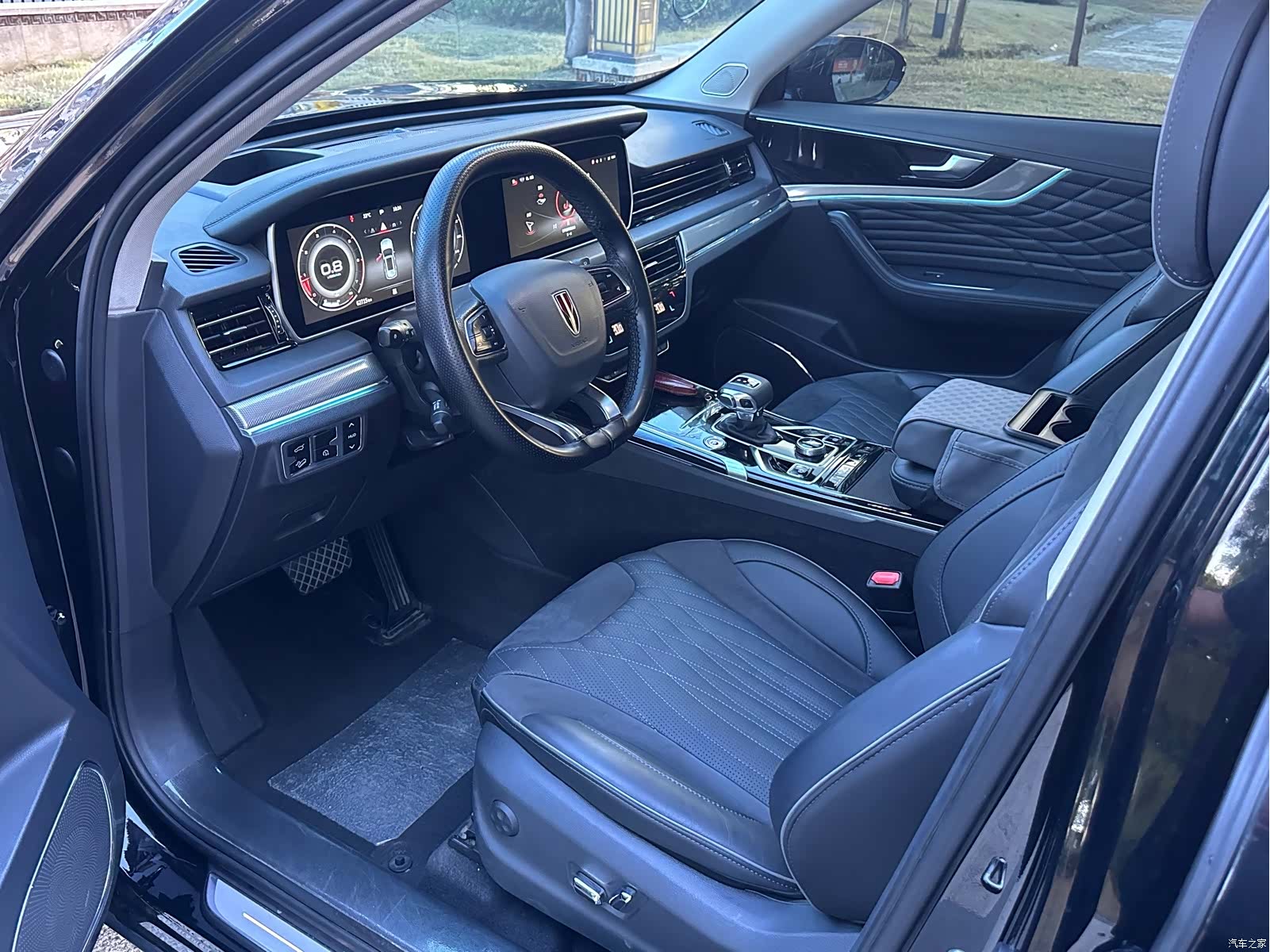 Hongqi HS5, 2023 10