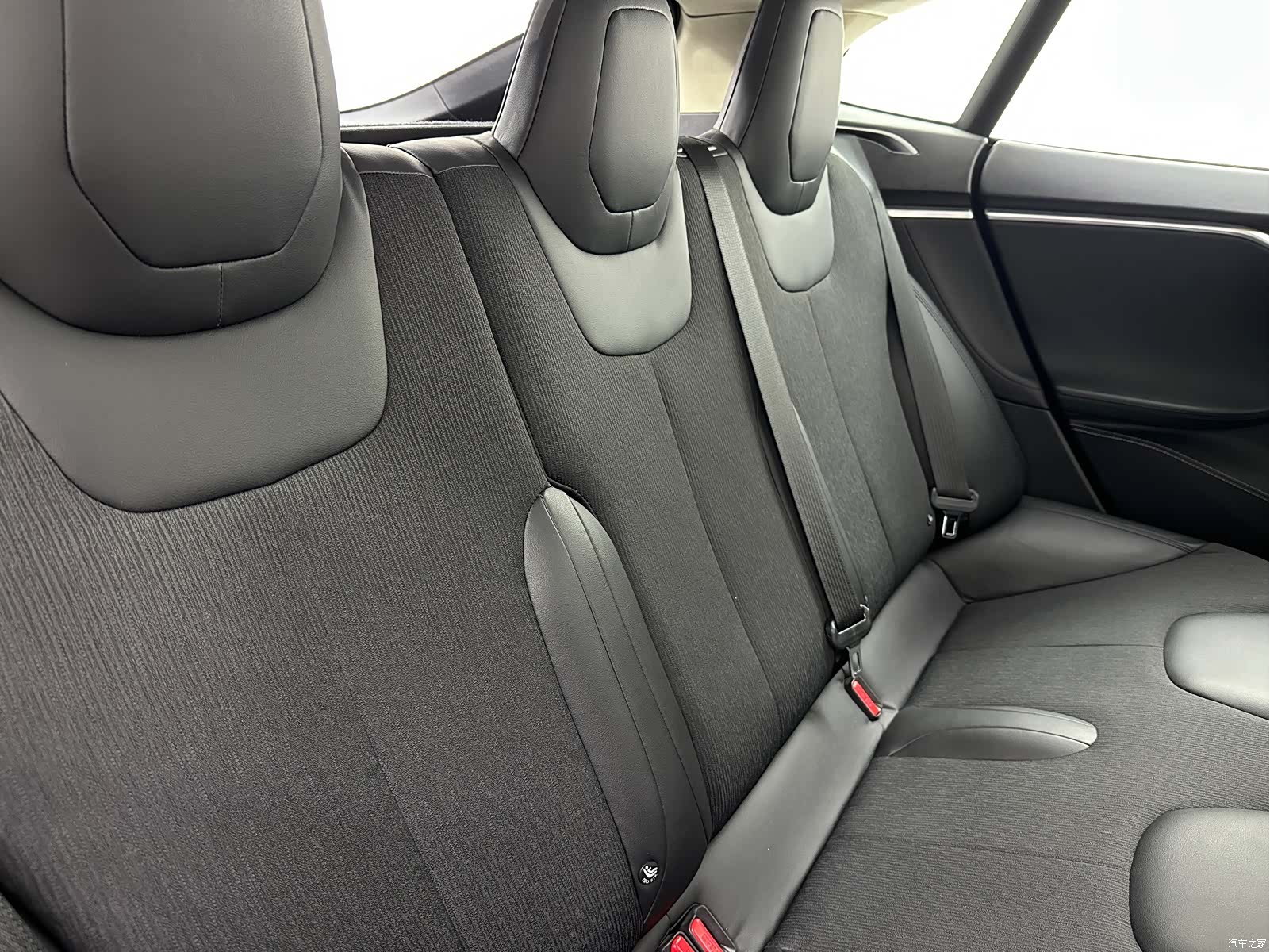 Tesla Model S, 2017 29