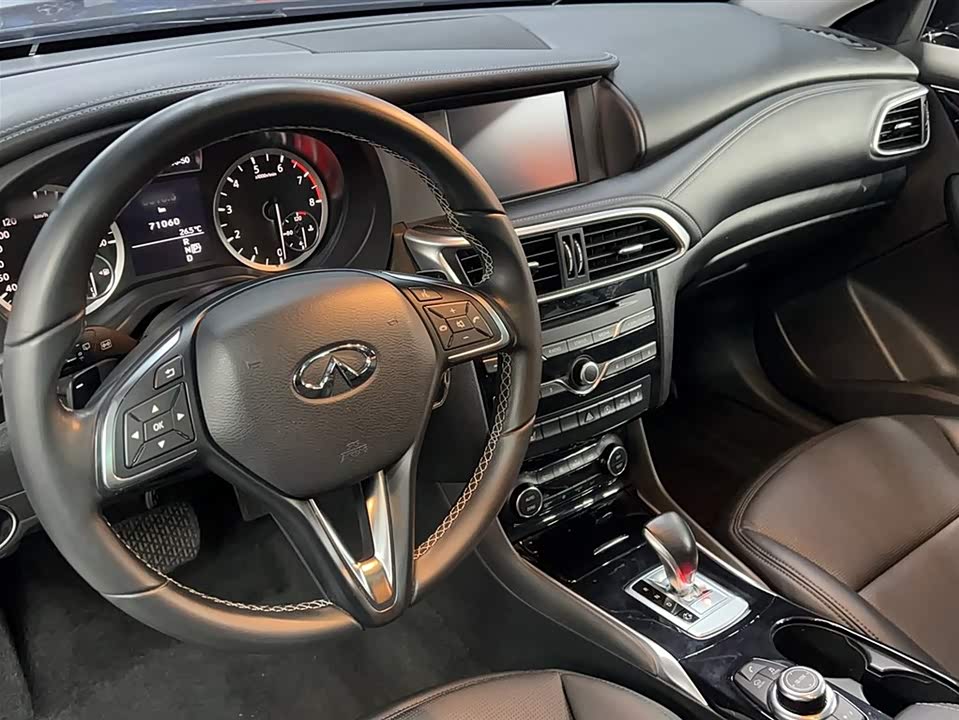 Infiniti QX30