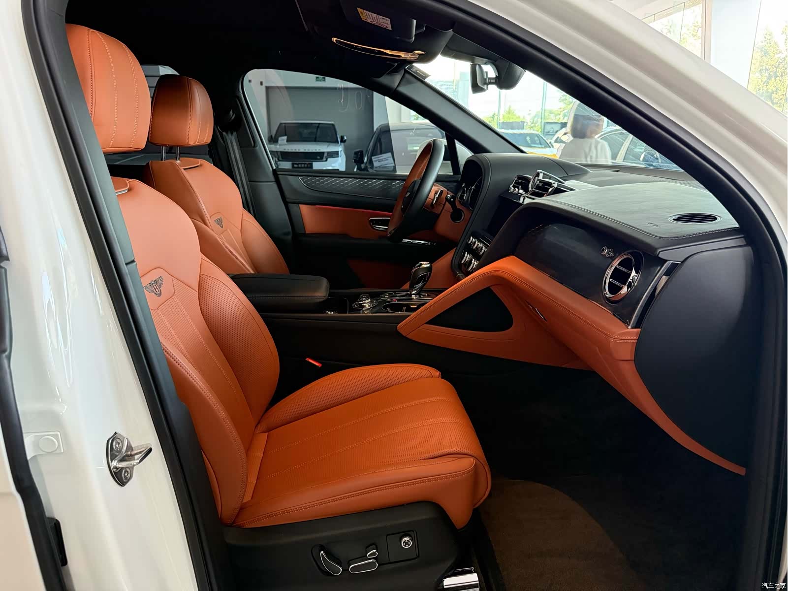 Bentley Bentayga, 2021 13