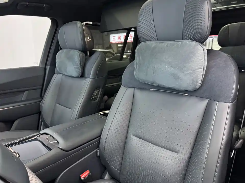 Lynk & Co 900