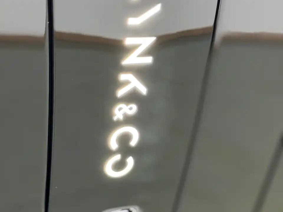 Lynk & Co 900